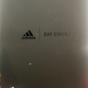 MEN RAF SIMMONS SNEAKERS